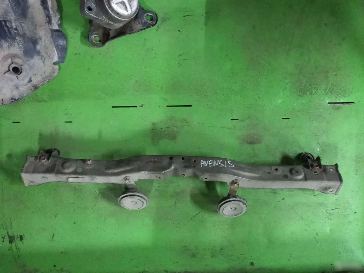Панель передняя Toyota Avensis T250 2003-2008