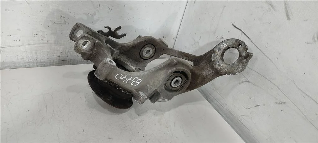 Кулак задний правый 8R0505436C  3.0 Бензин Porsche