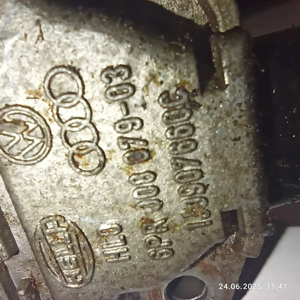Датчик уровня масла 1J0907660C  1.8 Турбо бензин