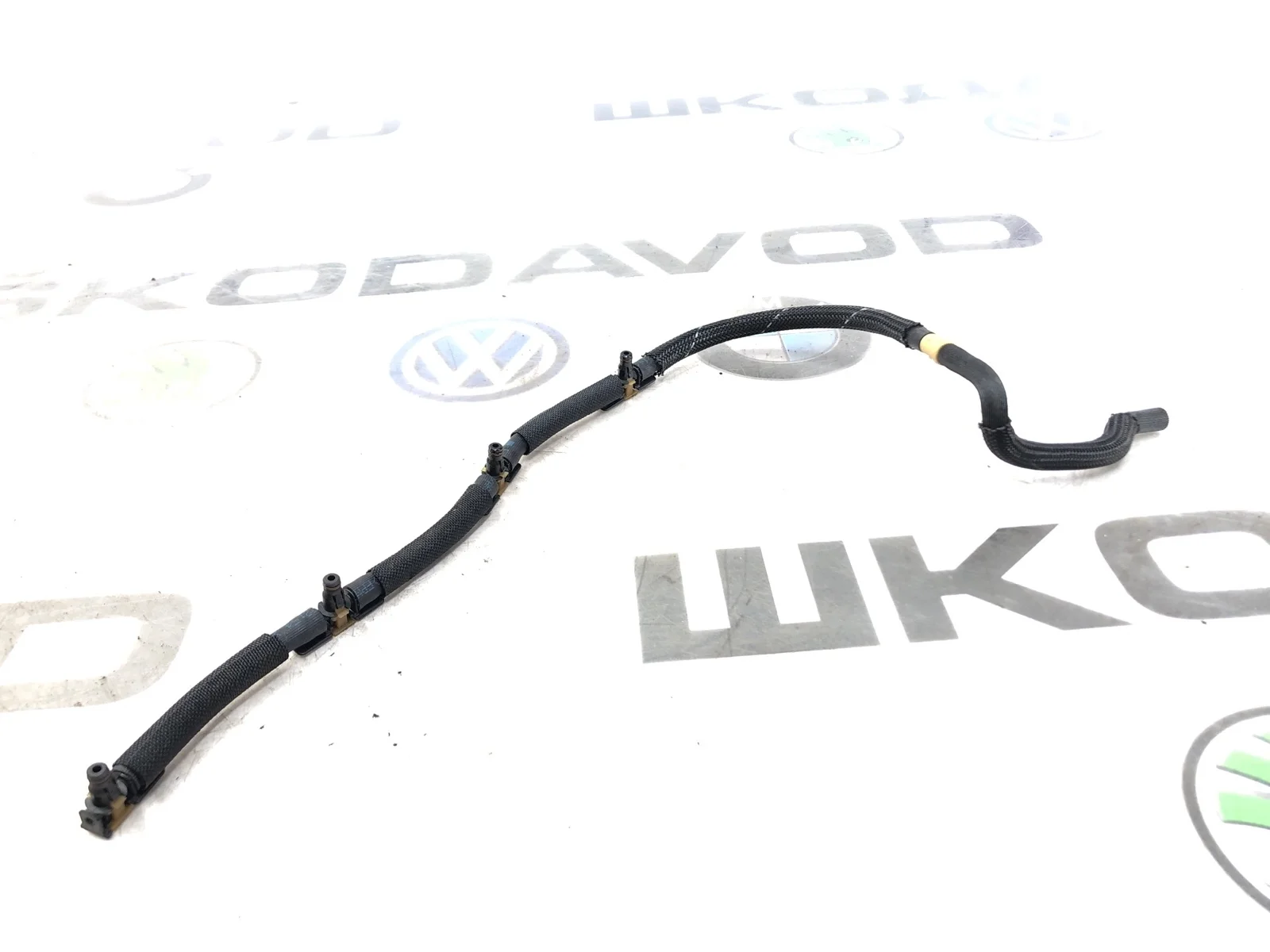 Шланг обратки Skoda Yeti 2014 03L130235N 5L 2.0 CFHC