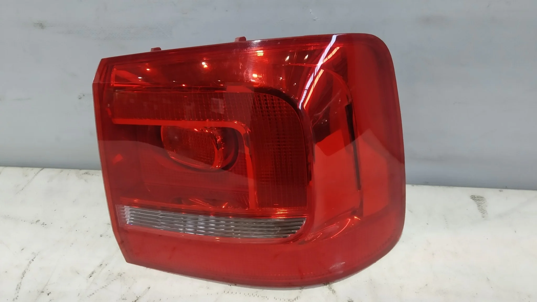 ФОНАРЬ VOLKSWAGEN TOURAN 1T3 3 МОДЕЛЬ ПРАВЫЙ 1T0945096R KB512