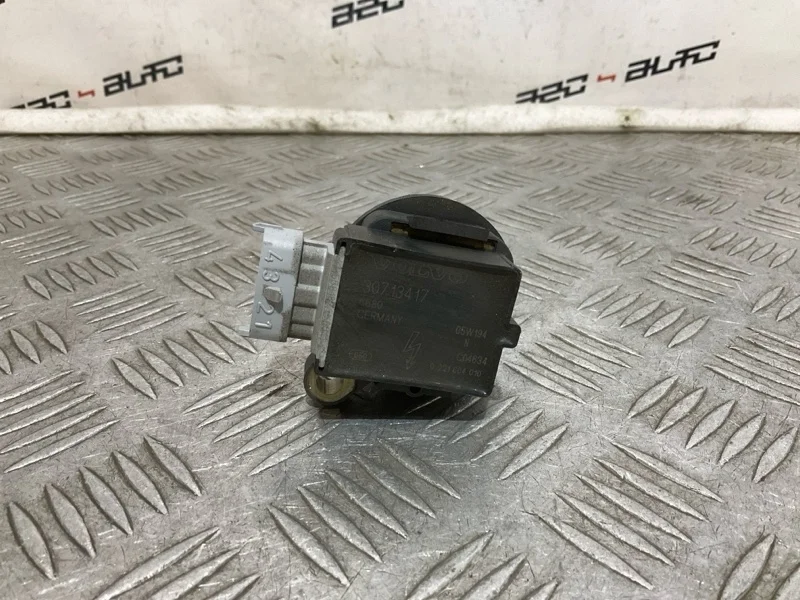 Катушка зажигания Volvo S40 2006 30713417 2.4