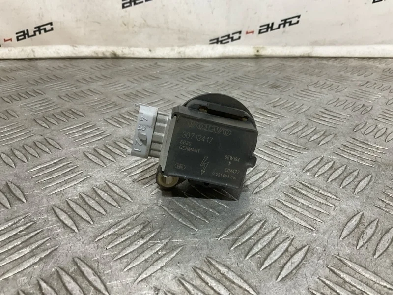 Катушка зажигания Volvo S40 2006 30713417 2.4