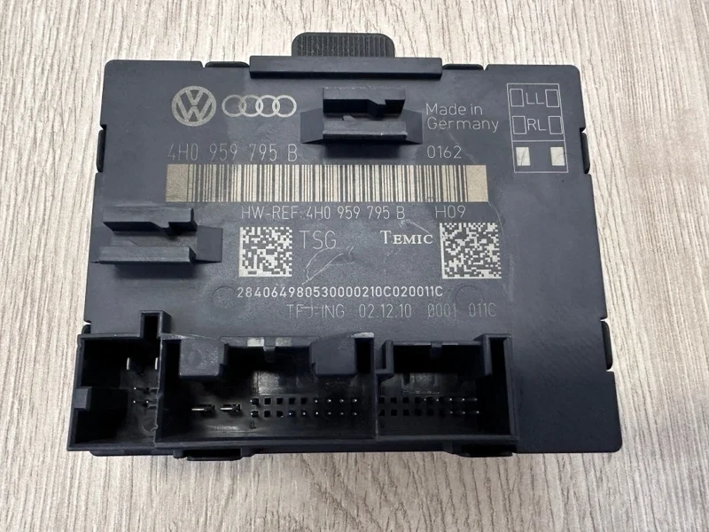 Блок управления двери VW Touareg 2 2010-2018 7P