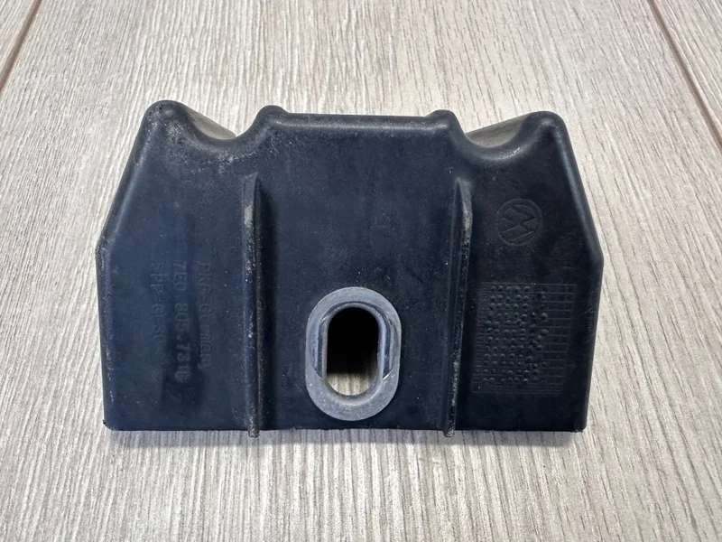 Кронштейн панели радиатора VW Transporter T5+ GP 2010-2015 7H