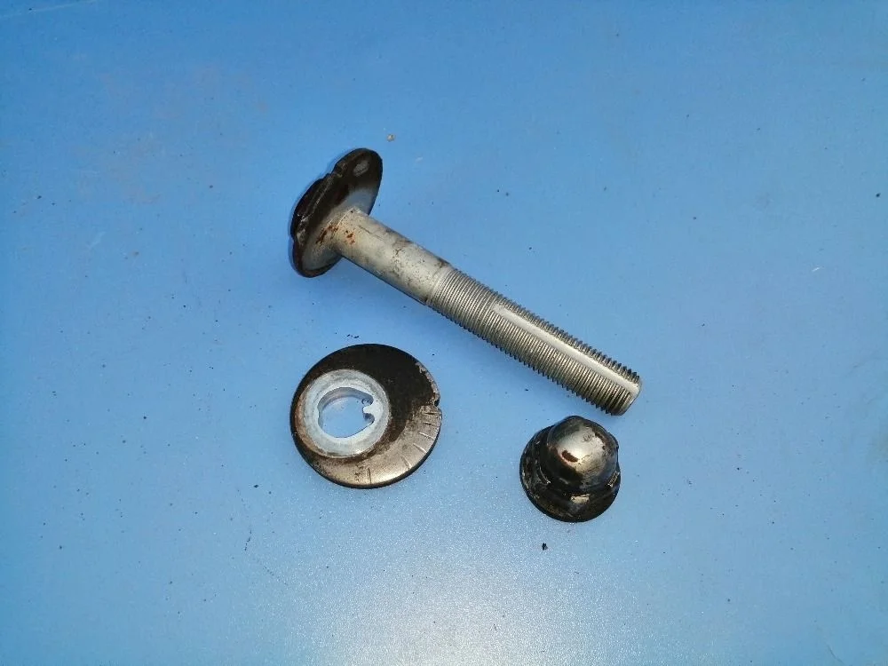 Болт развальный задних колес Nissan X-Trail III (2013—2019) 55226JG00A