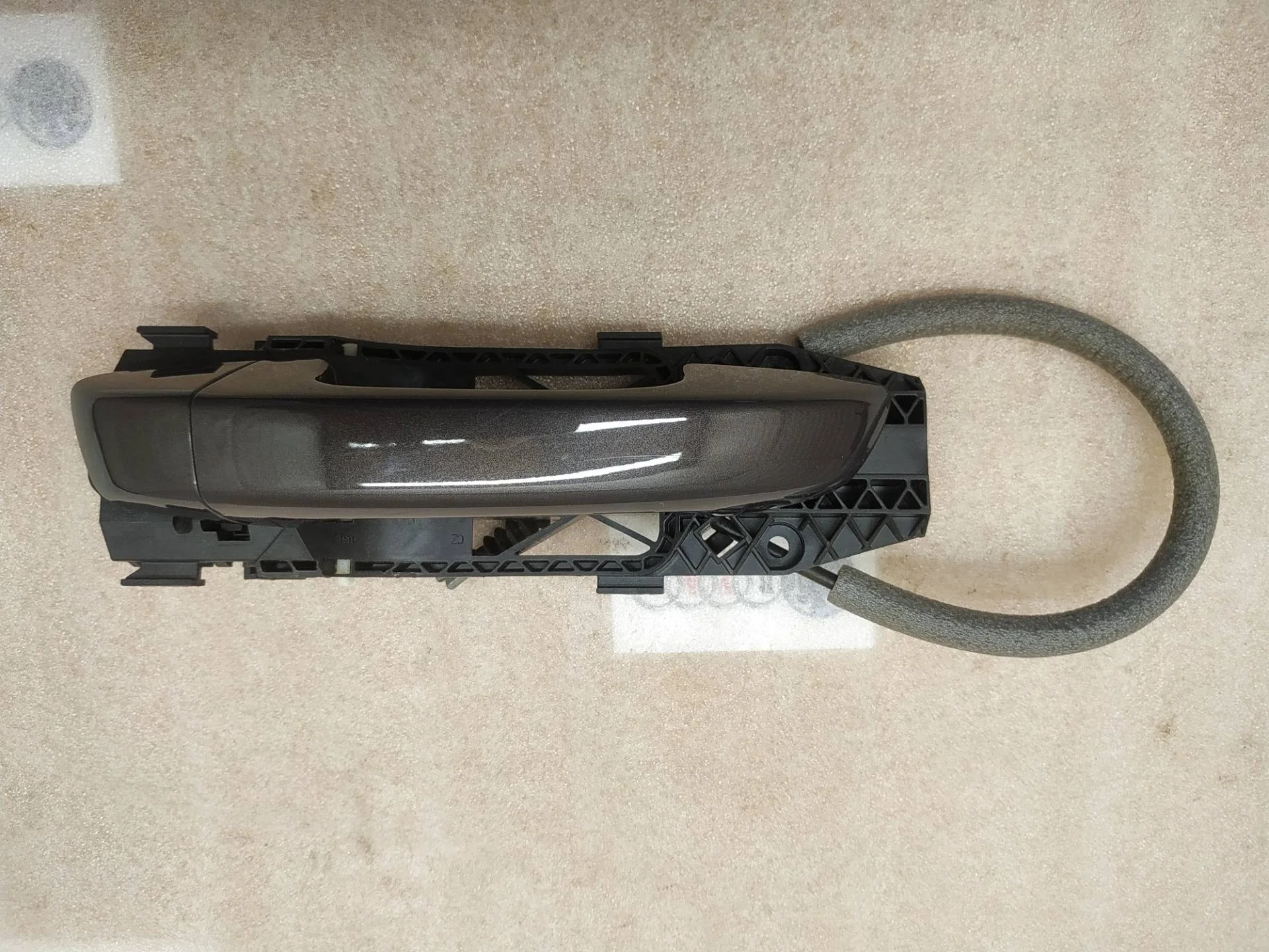 ручка наружная двери правой Volkswagen Touareg 2 7P6 2013