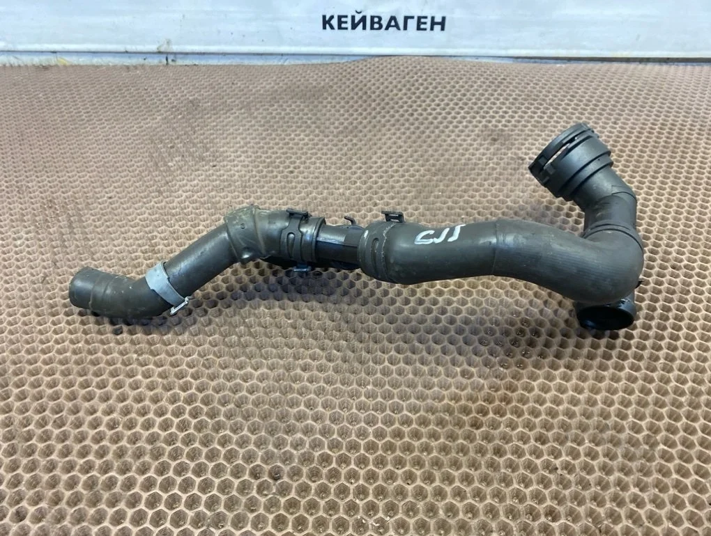 Фланец системы охлаждения Volkswagen Passat 2016 B8