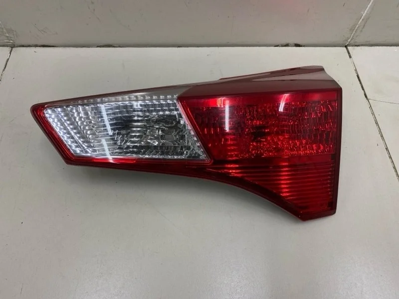 Фонарь внутренний задний правый Toyota Rav4 CA40