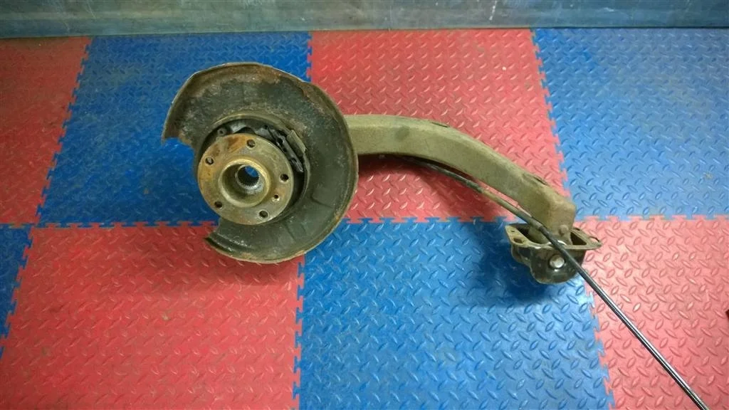 кулак поворотный BMW X3 E83  N47D20A 177лс 2.0D