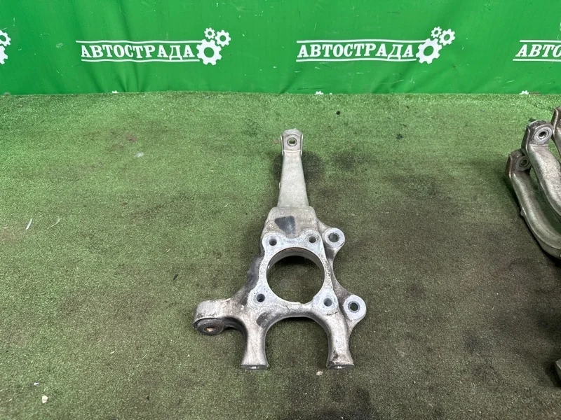 Кулак Lexus GS350 2012-2015