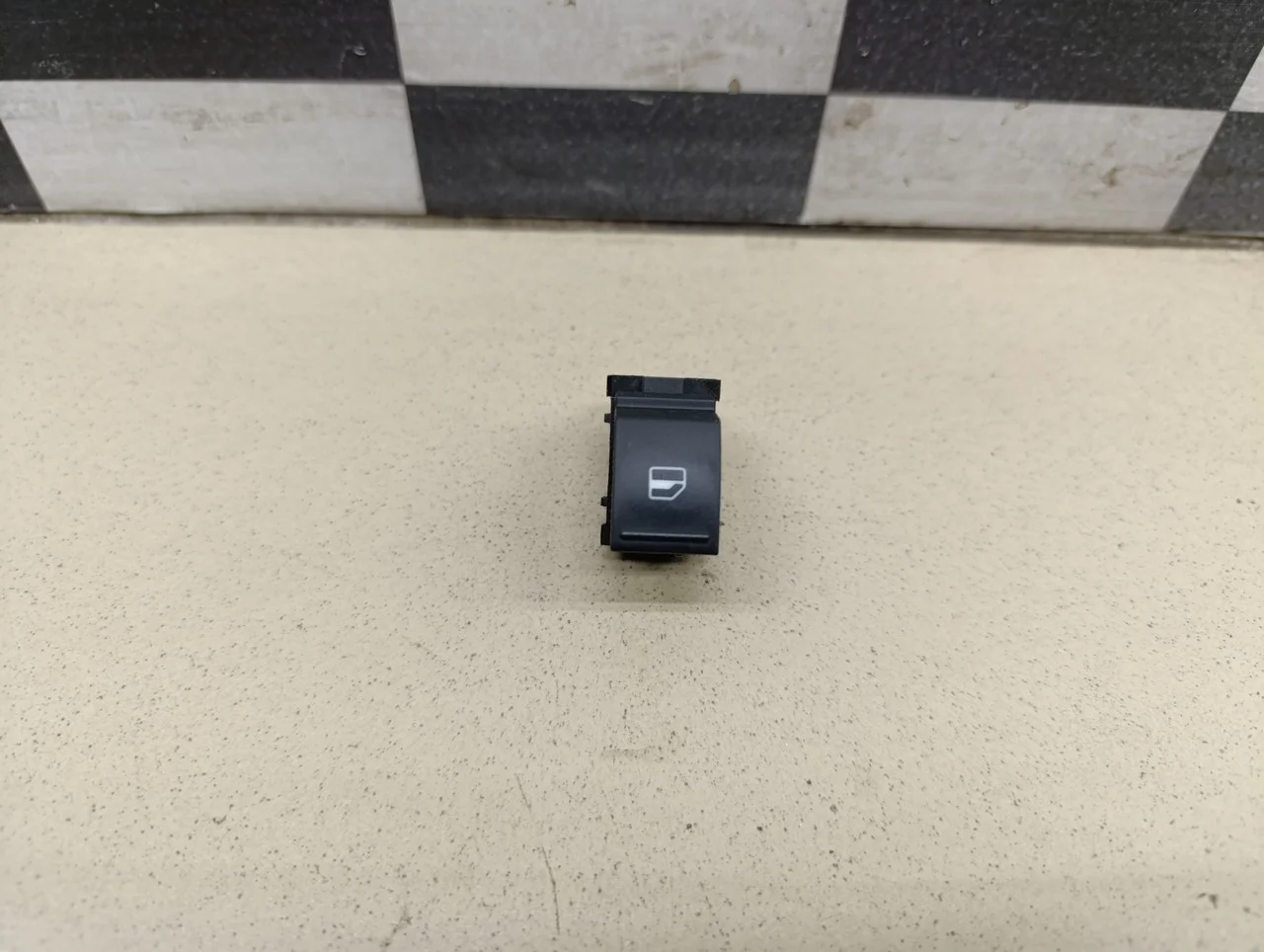 Кнопка стеклоподъемника Passat [B6] 2005-2010