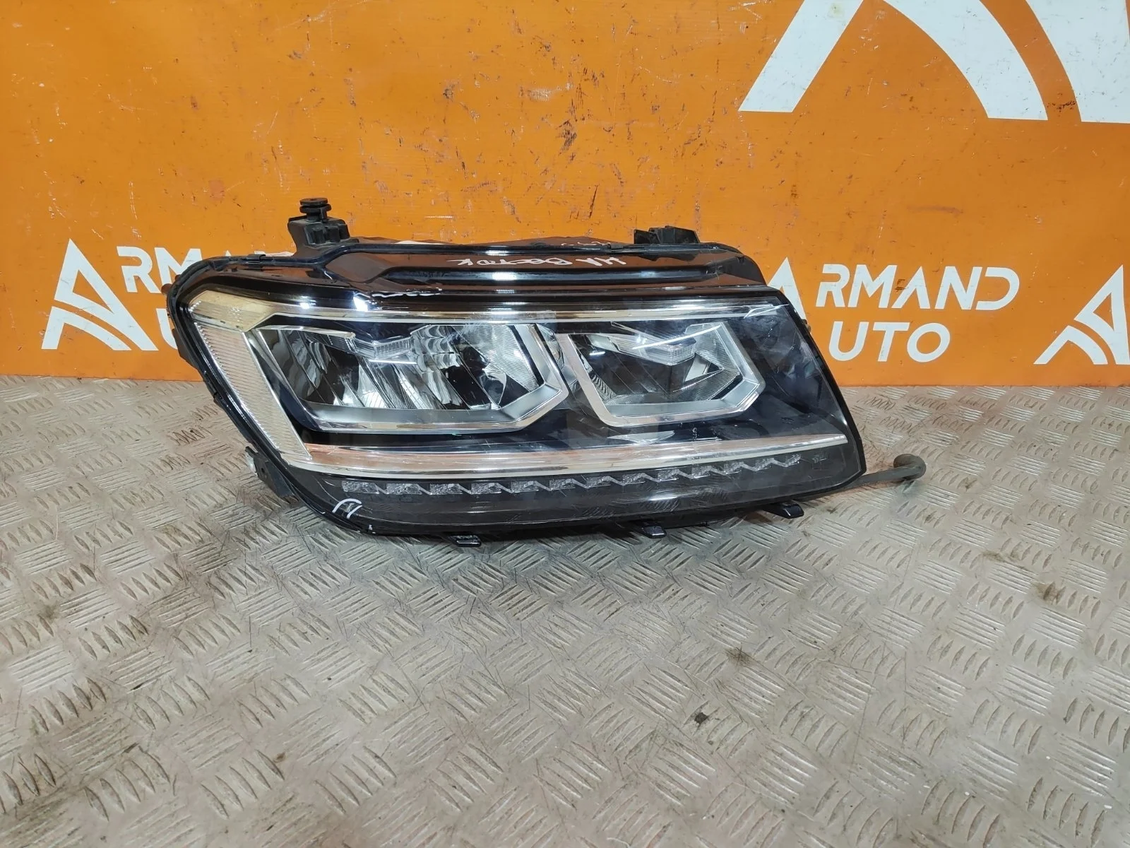 Фара Volkswagen Tiguan 2016-2020