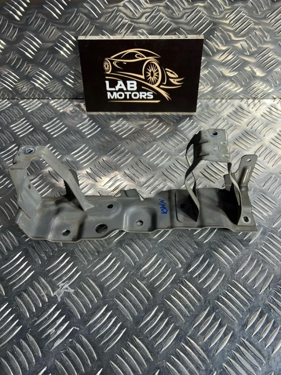 Кронштейн крыла Nissan Murano 2008 631461AA0B Z51 VQ35DE, правый