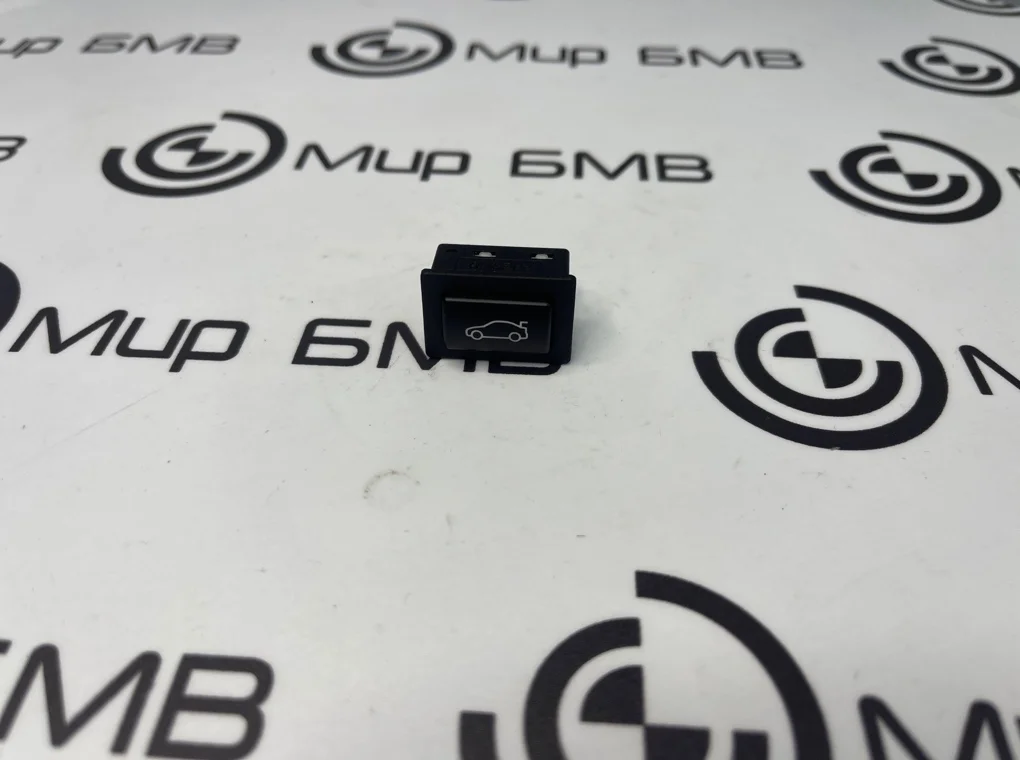 Кнопка открывания багажника BMW 1-series, 2-, 3-, 4-, 5-, 6-, 7-, i3, X1, X3, Z4 E81, E82, E87, E88, F20, F21, F22, F23, F87, G42, G87, E90, E91, E92, E93, F30, F31, F34, F35, F80, F32, F33, F36, F82, F83, E60, E61, F07, F10, F11, F18, F90, G30, G38, F06, F12, F13, F01, F02, F04, I01, E84, F25, E89, G29