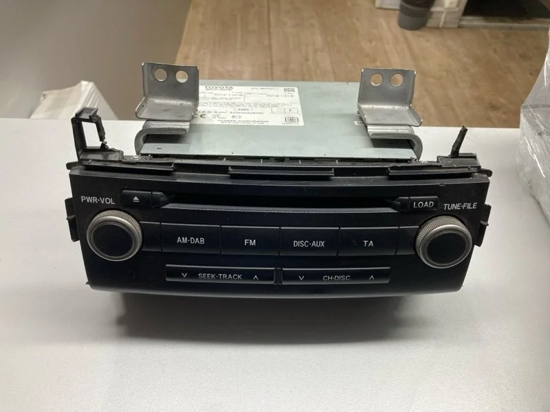Магнитола Toyota Land Cruiser 2011 8612060J00 URJ200 1VD-FTV 4.5