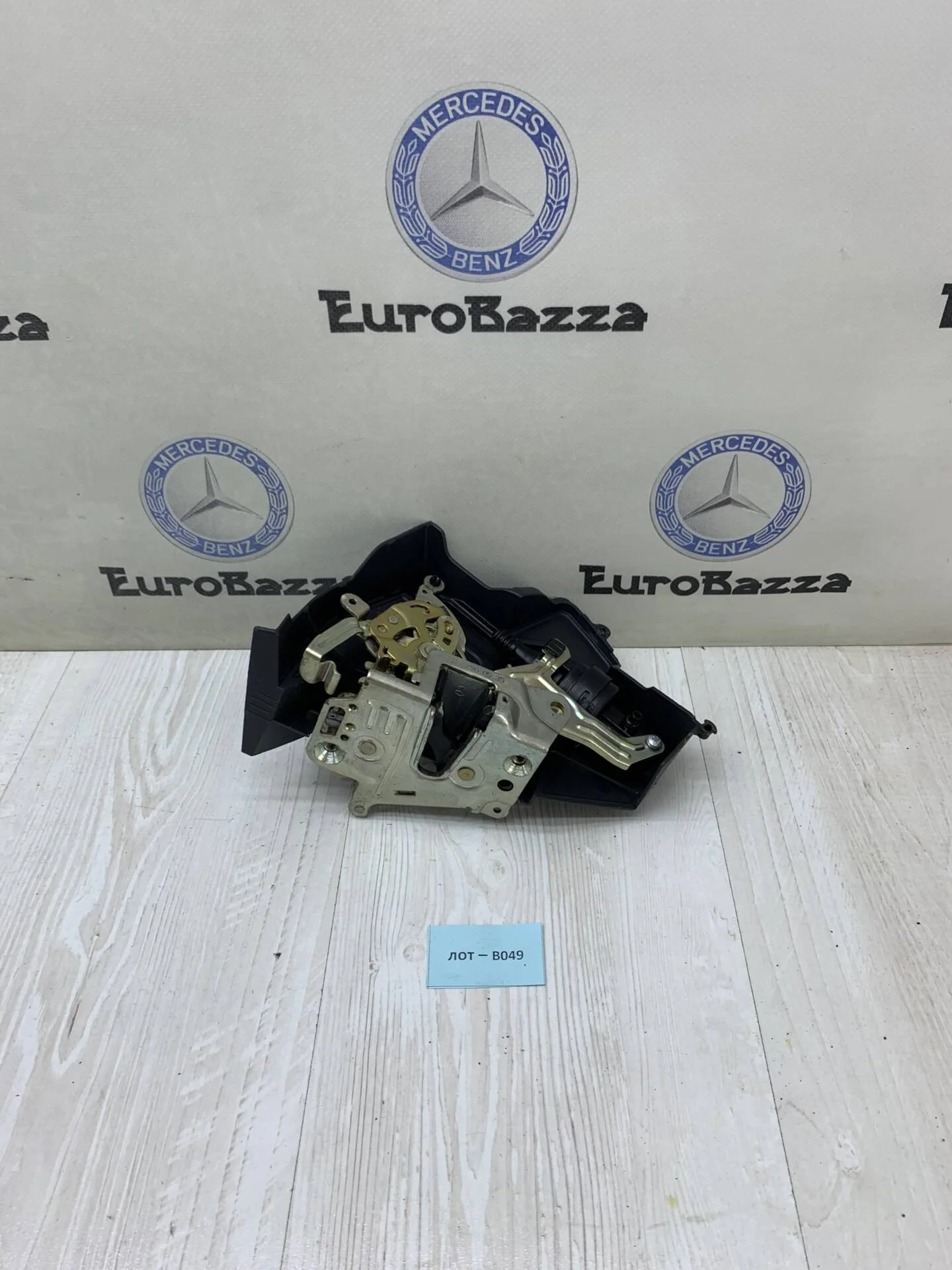 Замок двери задней левой Mercedes W210
