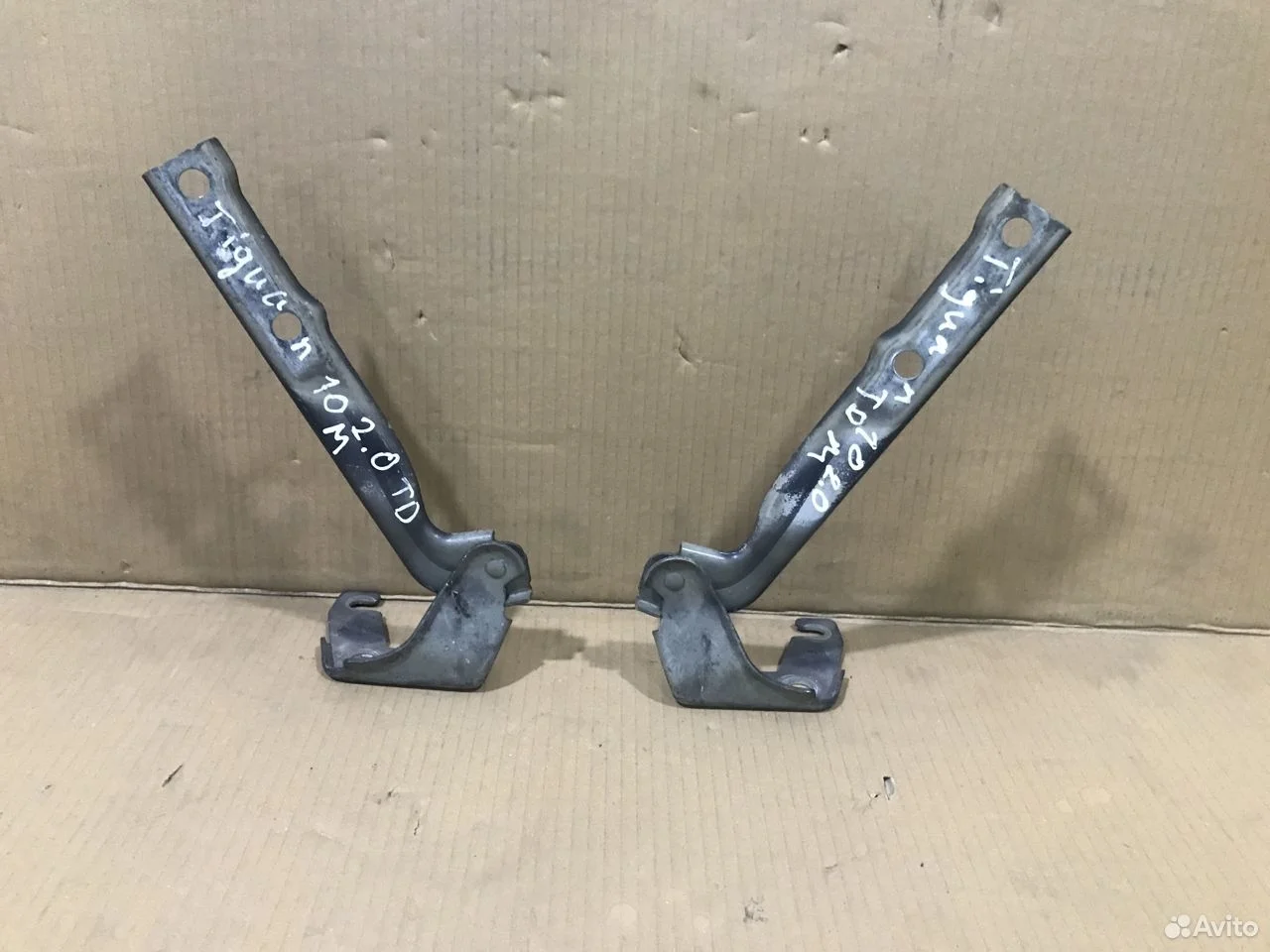 Петля капота volkswagen tiguan 2