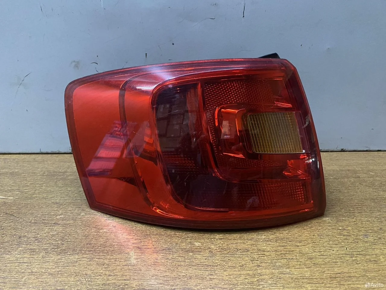 Фонарь задний левый volkswagen jetta 6