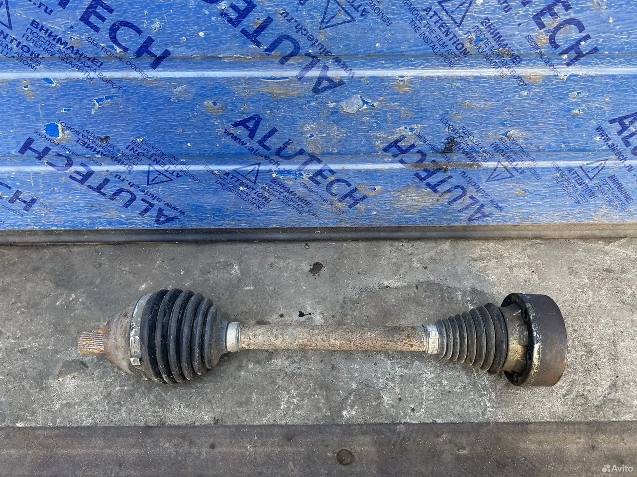 Приводной вал левый skoda octavia a7 1.4t