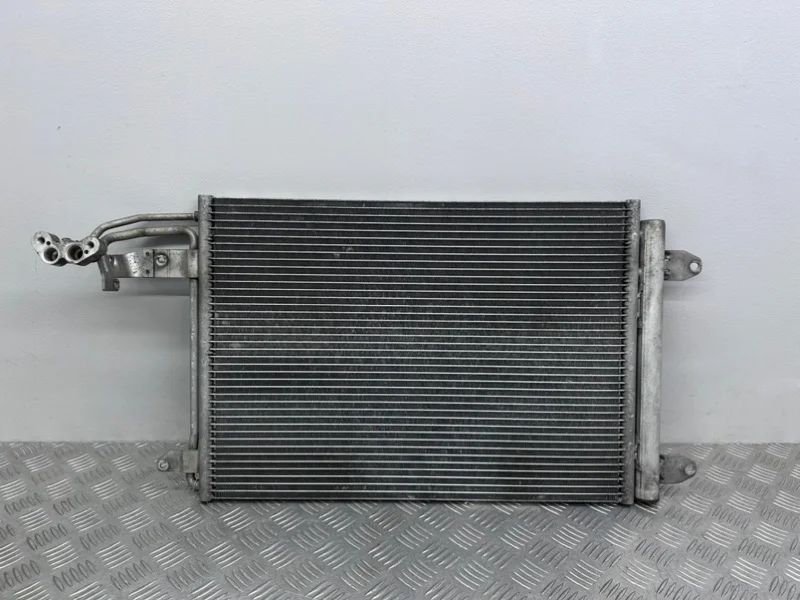Радиатор кондиционера Volkswagen Golf 6