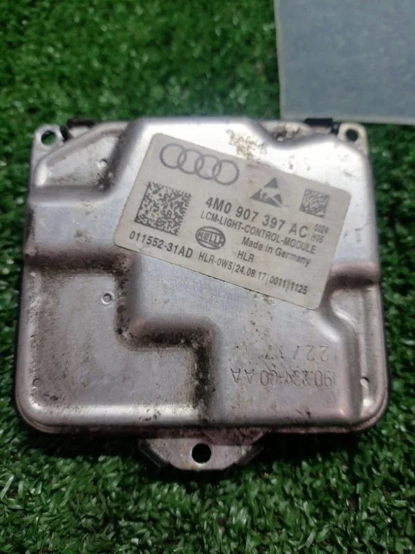 Блок розжига ксенона Audi A4 2019 B9