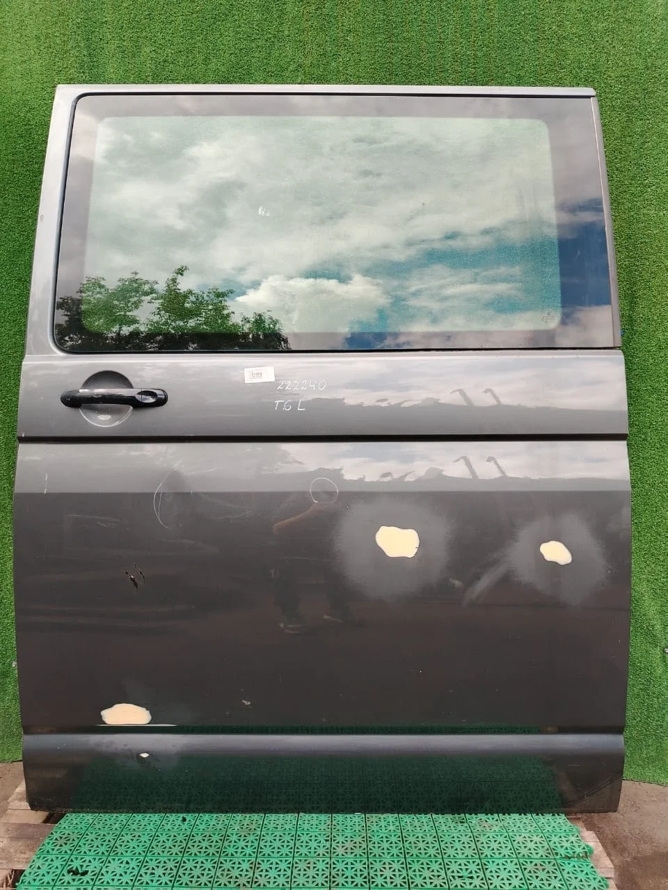 Дверь VOLKSWAGEN TRANSPORTER T5/T6 2003- сдвижная (с вырезом под стекло) левая серая б/у TRANSPORTER T5(2003-2015);TRANSPORTER T6(2015-