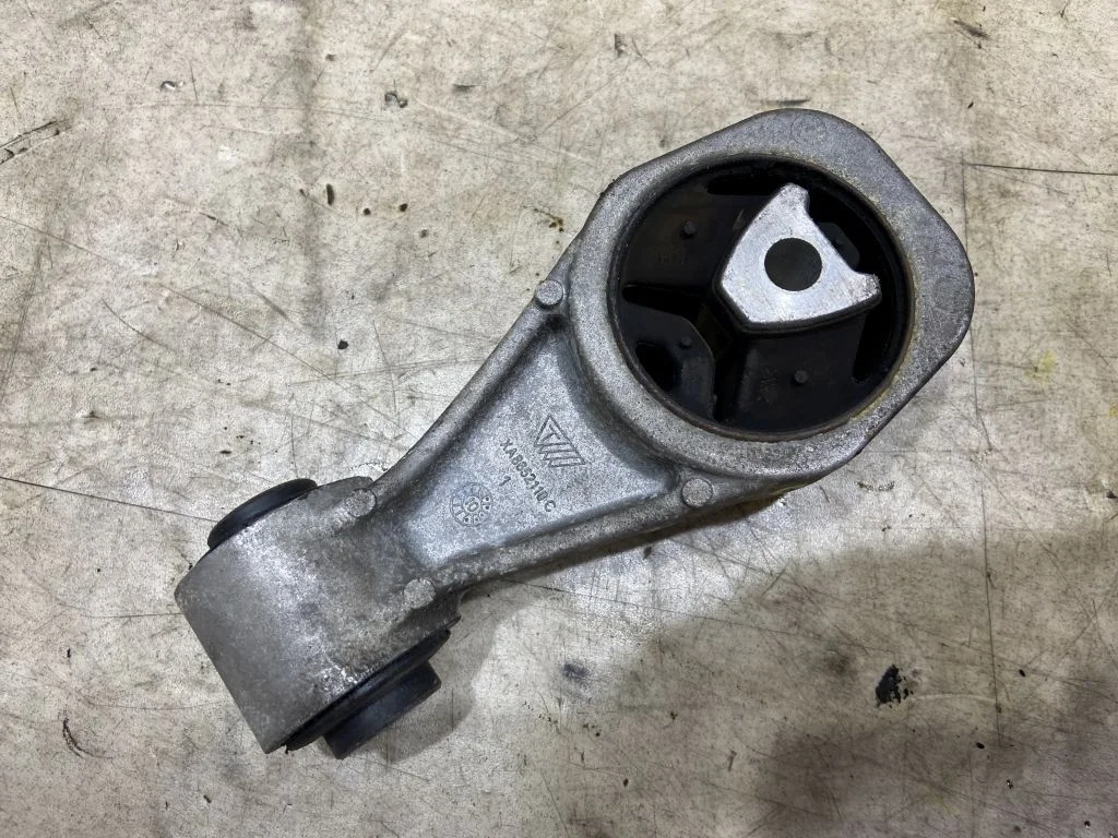 Опора двигателя  Nissan Juke F15  113501KC0A