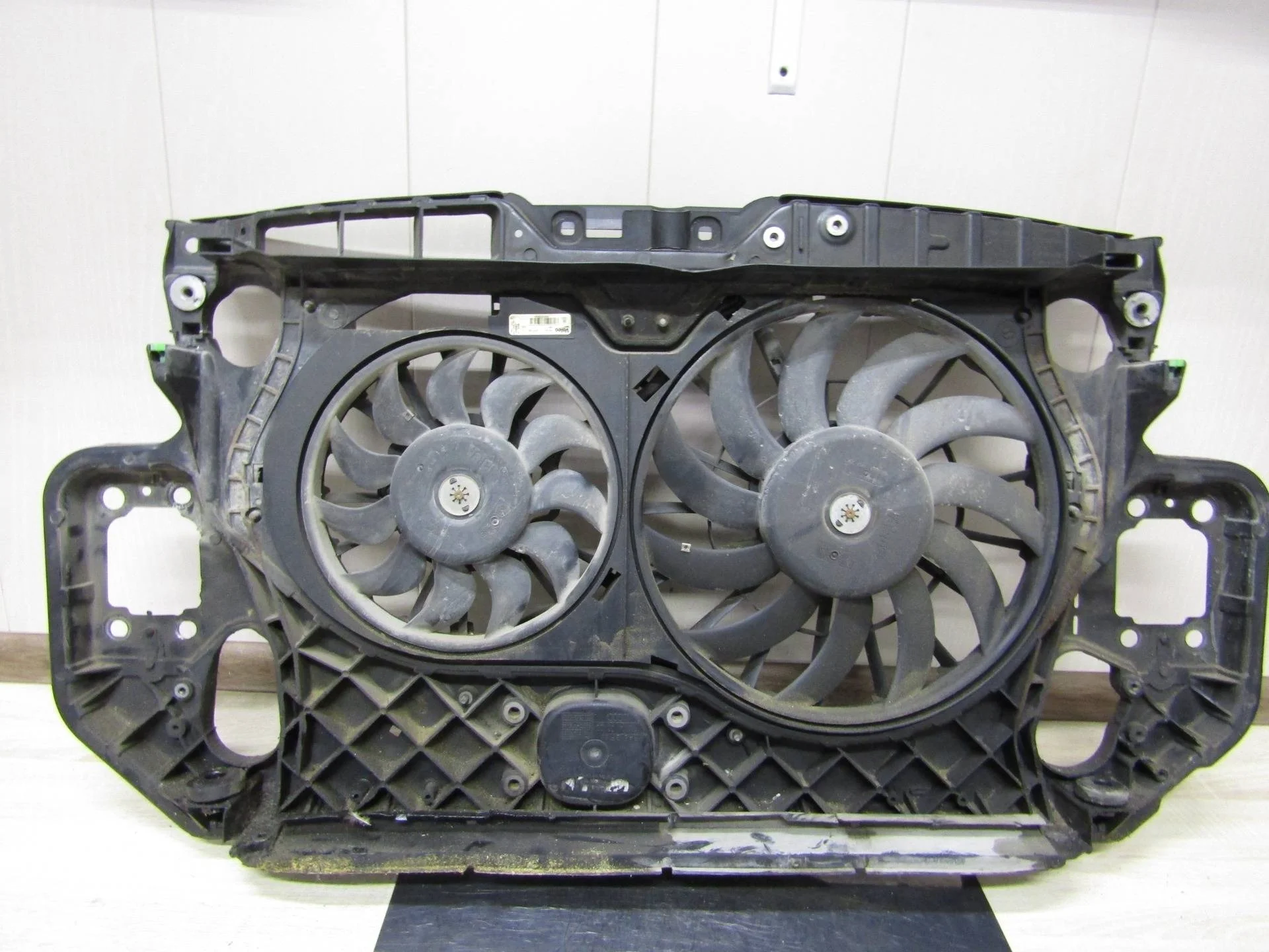 передняя панель (телевизор) Audi A6 4F/C6