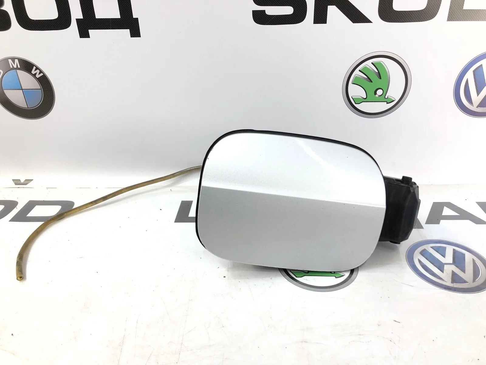 Лючок бензобака Skoda Octavia 2015 5E0809702B A7 (5E) 2.0 CKFC