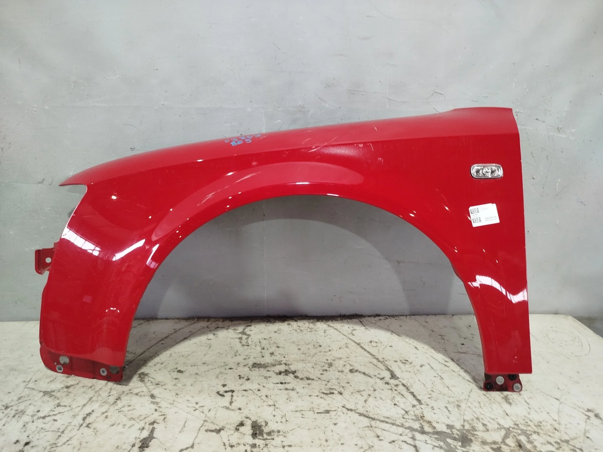 КРЫЛО AUDI A4 S4 8E2 8E5 B6 8E0821105B ПЕРЕДНЕЕ ЛЕВОЕ красный, LY3J S3863