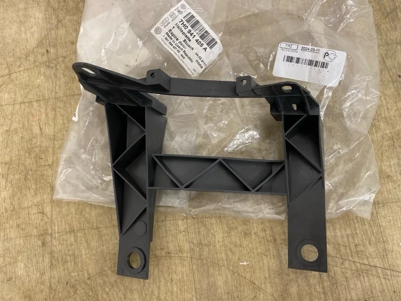 Кронштейн фары VOLKSWAGEN TRANSPORTER 2003 2004 2005 2006 2007 2008 2009 2010 T5