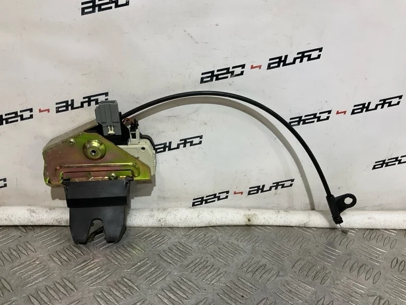 Замок багажника Volvo S60 8679694 1