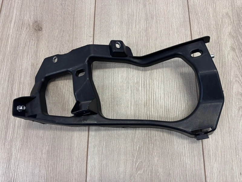Кронштейн фары VW Touareg 2 2010-2018 7P