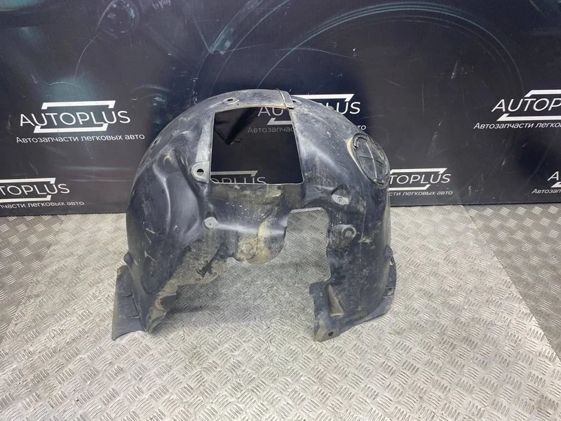 Подкрылок Renault Megane 2008 8200073428 УНИВЕРСАЛ 1.5 K9K, передний левый