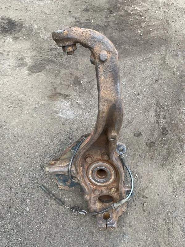 Кулак поворотный правый Nissan Pathfinder (R51M) 2004-2013 2010