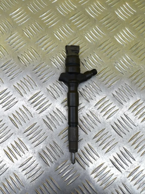 Форсунка топливная Toyota Hilux (2005-2015) 2012