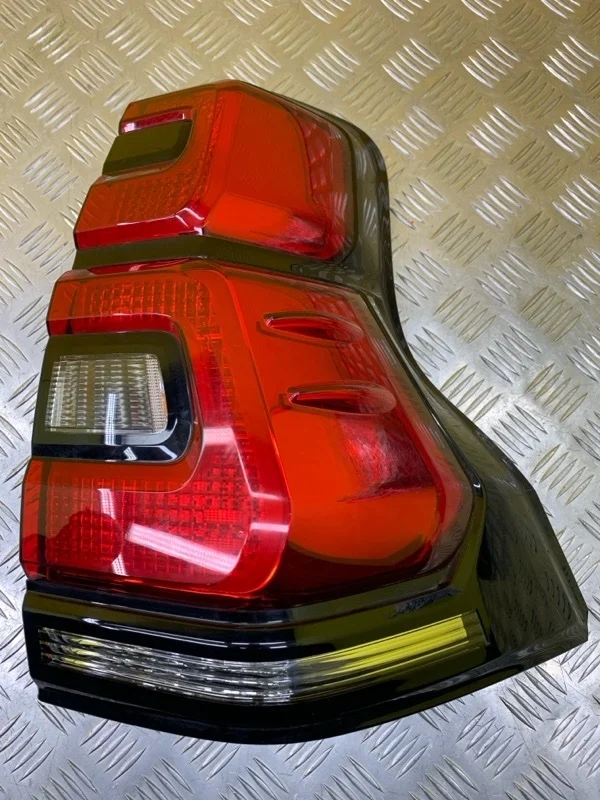 Фонарь задний правый Toyota Land Cruiser Prado 150 (2009-2023) 2019