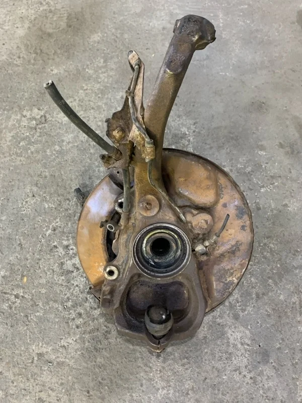 Кулак поворотный левый Toyota Land Cruiser (100) 1998-2007 2004