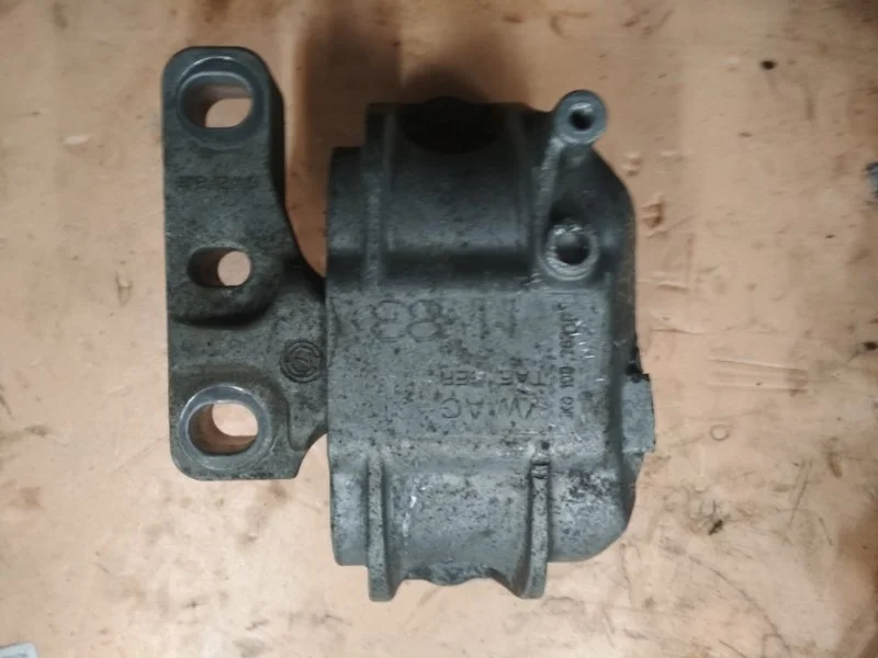 Подушка двигателя Volkswagen Golf 5
