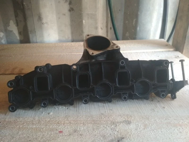 Коллектор впускной Volkswagen Tiguan