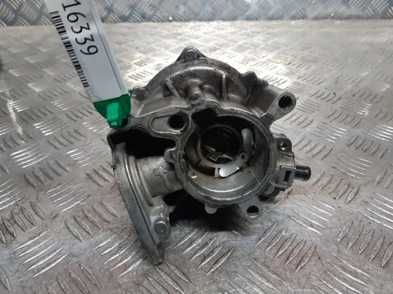 Вакуумный насос Volkswagen Passat B7