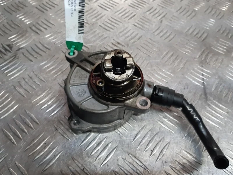 Вакуумный насос Mercedes W203