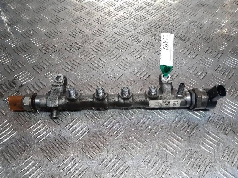 Топливная рампа Volkswagen Passat B7