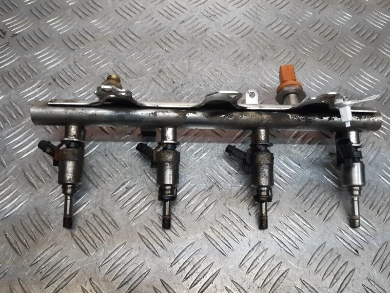 Топливная рампа Volkswagen Passat CC