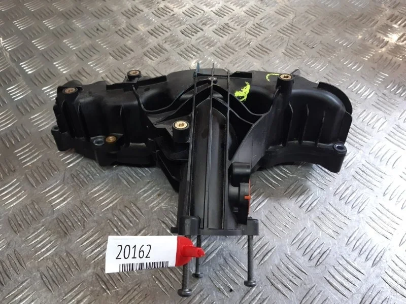 Коллектор впускной Audi A4