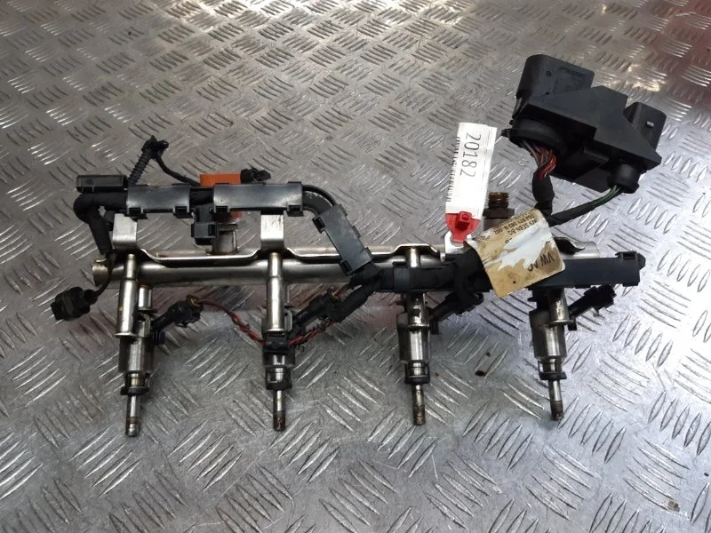 Топливная рампа Skoda Octavia