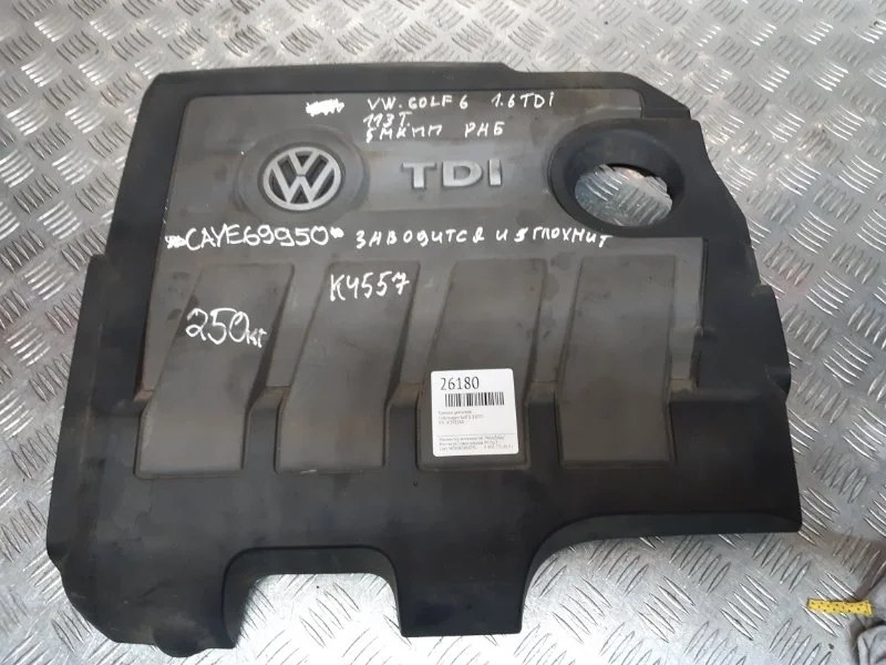 Крышка двигателя Volkswagen Golf 6