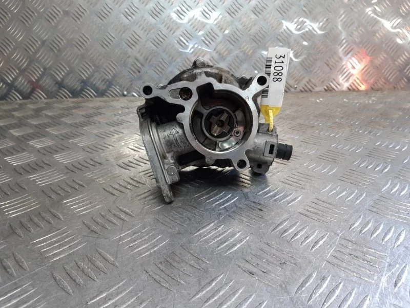 Вакуумный насос Volkswagen Passat B7