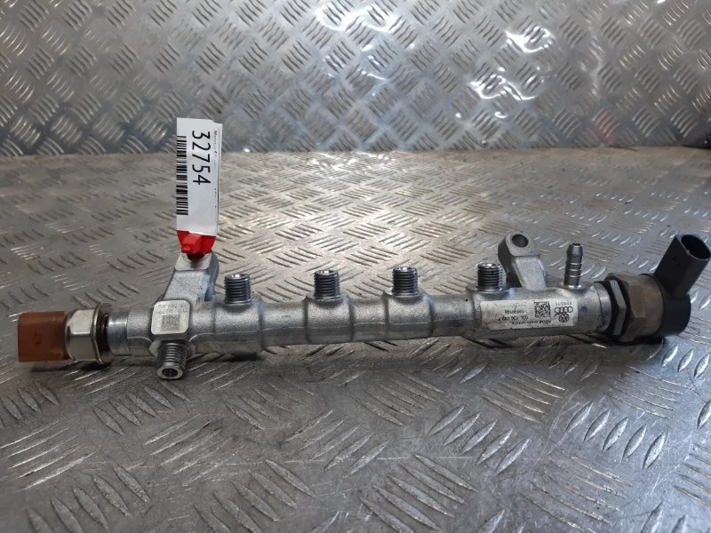 Топливная рампа Volkswagen Passat B7